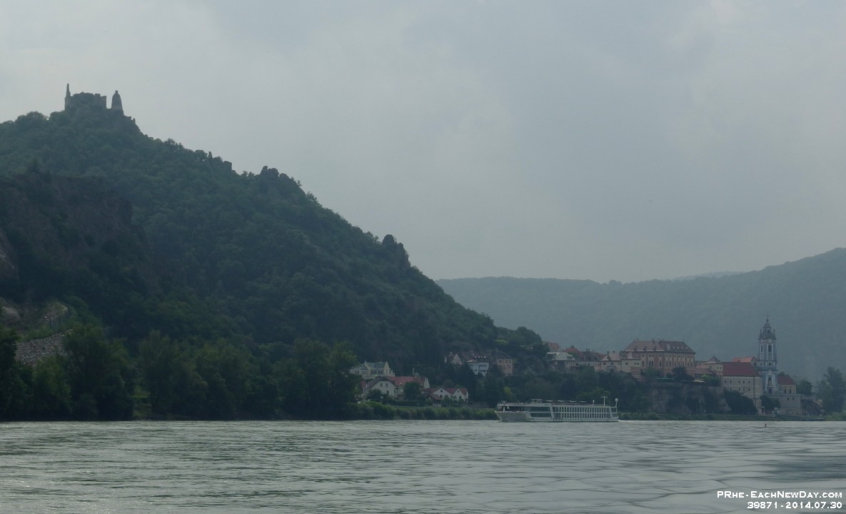 39871CrLeRo - Boat cruise on the Danube from Krems to WeiBenkirchen